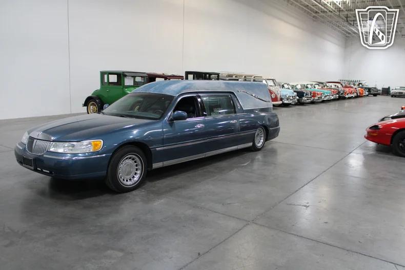 lincoln town car 1993 1LNLM82W0PY675176 image lincoln town car 1993 1LNLM82W0PY675176 image